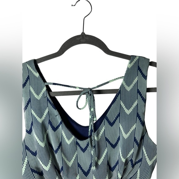 Papaya Women’s Smocked Crop Top Medium Blue Green Chevron Print Sleeveless - Picture 4 of 7